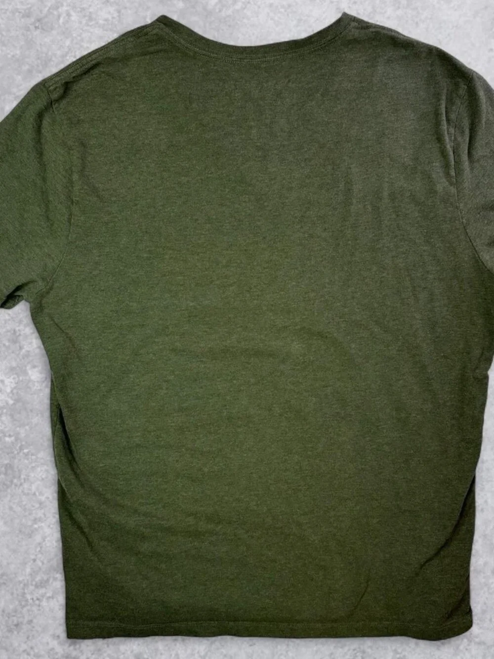 Banana Republic Men's Green V-Neck T-Shirt size Large